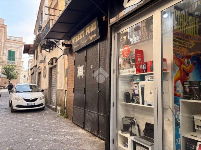 Locale Commerciale in affitto a Borgo San Lorenzo, Aversa