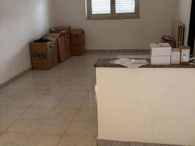 Locale Commerciale in affitto a Borgo San Lorenzo, Aversa