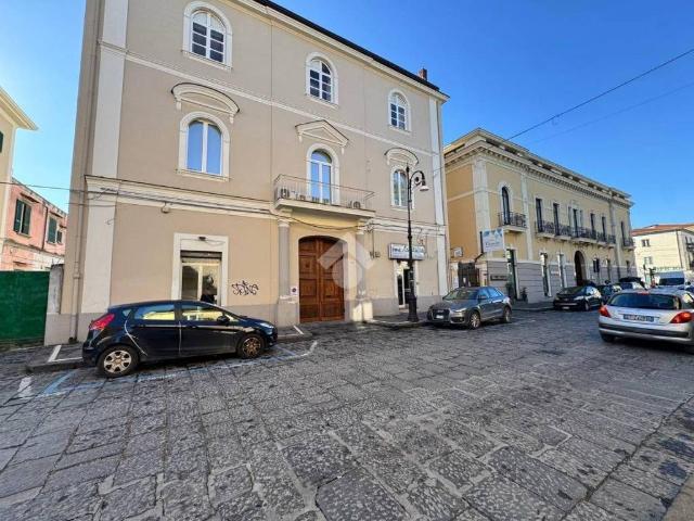 Locale Commerciale in affitto a Bagno d'Aversa, Aversa