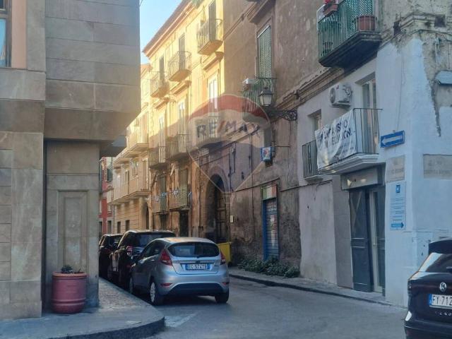 Locale Commerciale in affitto a Borgo San Lorenzo, Aversa