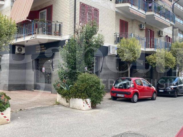 Locale Commerciale in affitto a Bagno d'Aversa, Aversa