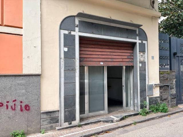 Locale Commerciale in affitto a Borgo San Lorenzo, Aversa