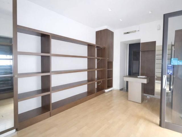 Locale Commerciale in affitto a Bagno d'Aversa, Aversa