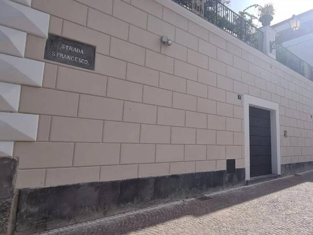 Locale Commerciale in affitto a Borgo San Lorenzo, Aversa