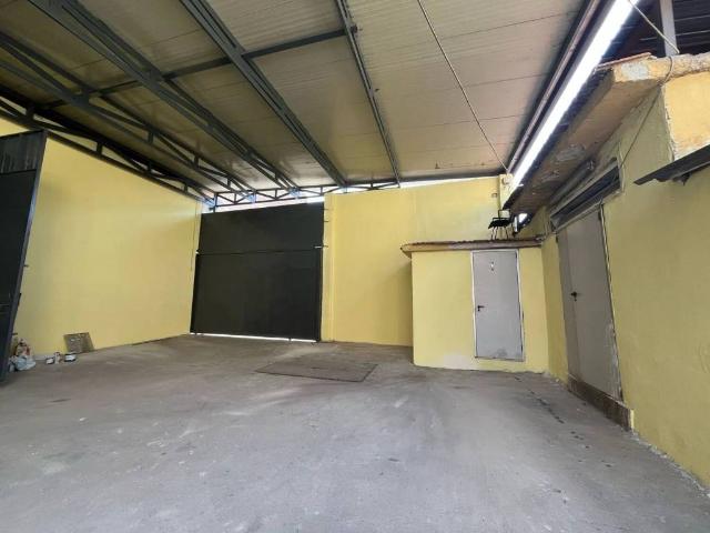 Locale Commerciale in affitto a Bagno d'Aversa, Aversa