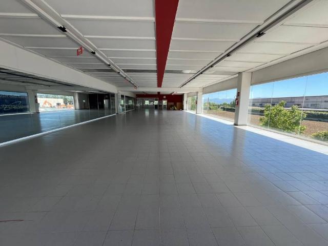 Locale Commerciale in affitto a Avezzano, Abruzzo