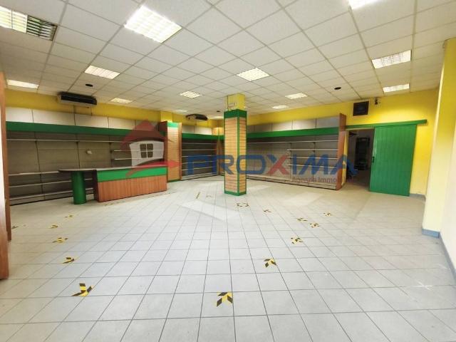 Locale Commerciale in affitto a Avezzano, Abruzzo