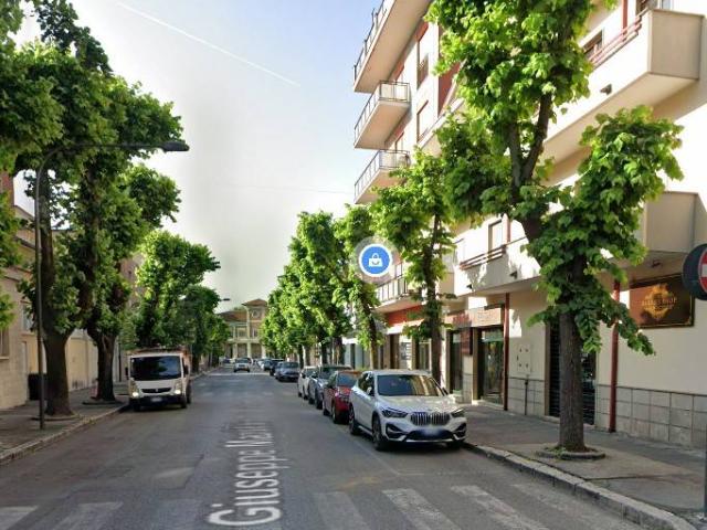 Locale Commerciale in affitto a Avezzano, Abruzzo