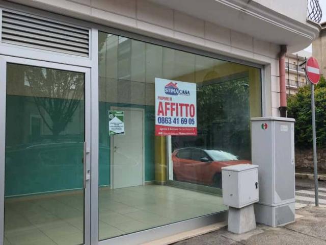 Locale Commerciale in affitto a Avezzano, Abruzzo