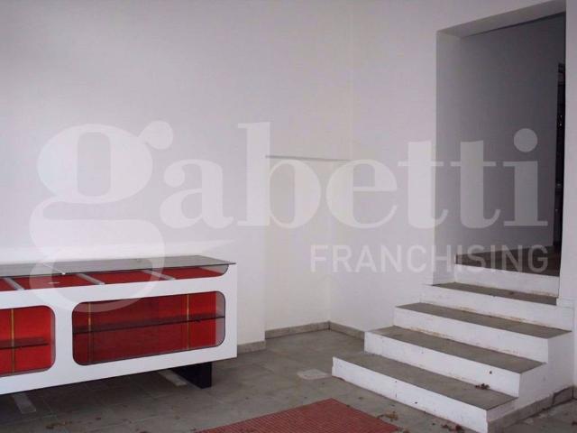 Locale Commerciale in affitto a Avezzano, Abruzzo