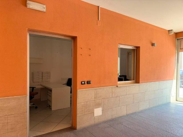 Locale Commerciale in affitto a Avezzano, Abruzzo