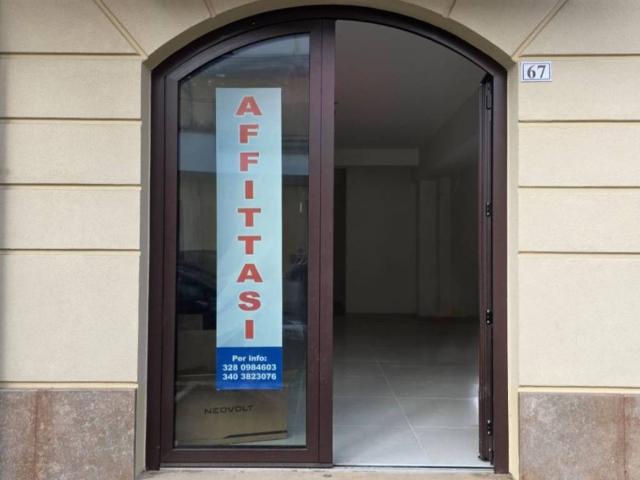 Locale Commerciale in affitto a Avezzano, Abruzzo