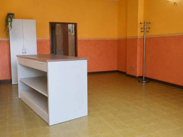 Locale Commerciale in affitto a Avezzano, Abruzzo