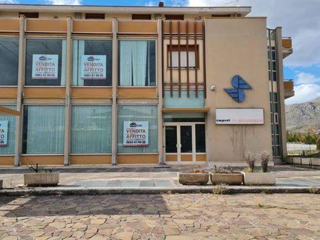 Locale Commerciale in affitto a Avezzano, Abruzzo