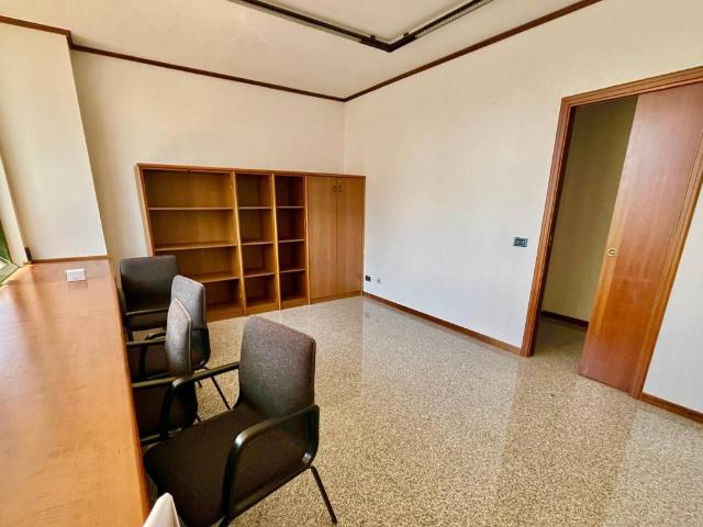Locale Commerciale in affitto a Avezzano, Abruzzo