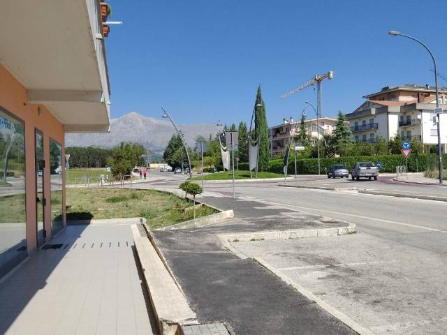 Locale Commerciale in affitto a Avezzano, Abruzzo