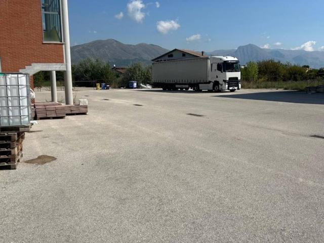 Locale Commerciale in affitto a Avezzano, Abruzzo