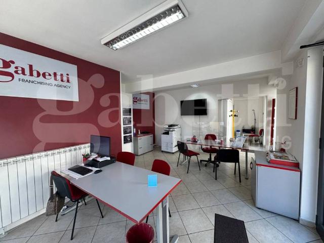 Locale Commerciale in affitto a Avezzano, Abruzzo