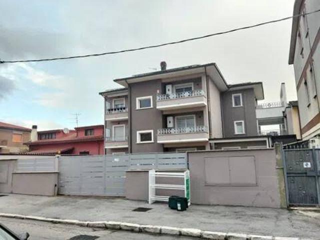 Locale Commerciale in affitto a Avezzano, Abruzzo