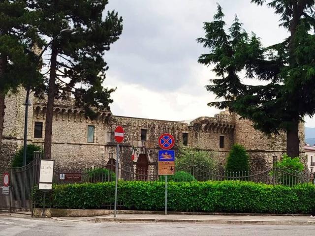 Locale Commerciale in affitto a Avezzano, Abruzzo