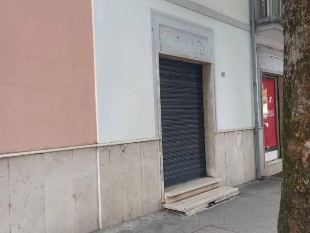 Locale Commerciale in affitto a Avezzano, Abruzzo