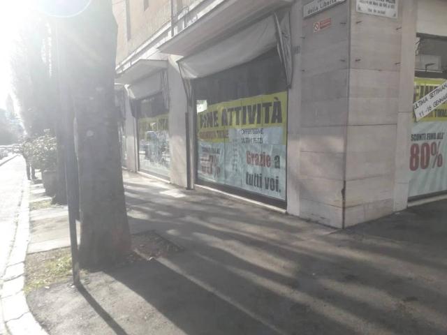 Locale Commerciale in affitto a Avezzano, Abruzzo