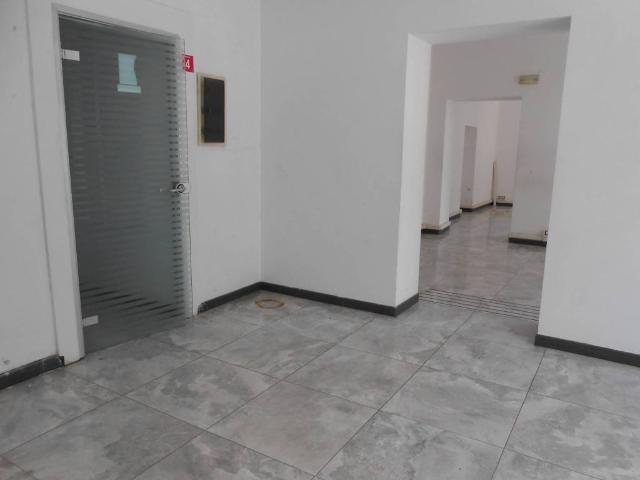 Locale Commerciale in affitto a Avezzano, Abruzzo