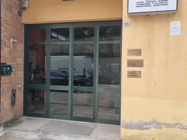 Locale Commerciale in affitto a Avezzano, Abruzzo