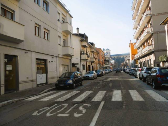 Locale Commerciale in affitto a Avezzano, Abruzzo