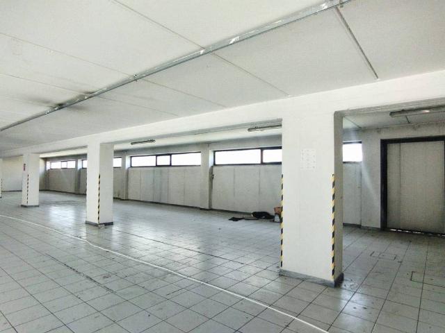 Locale Commerciale in affitto a Avezzano, Abruzzo