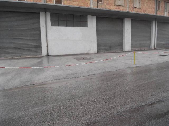 Locale Commerciale in affitto a Avezzano, Abruzzo