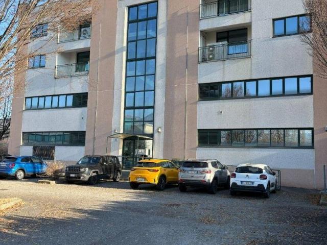 Locale Commerciale in affitto a Grangia, Piemonte