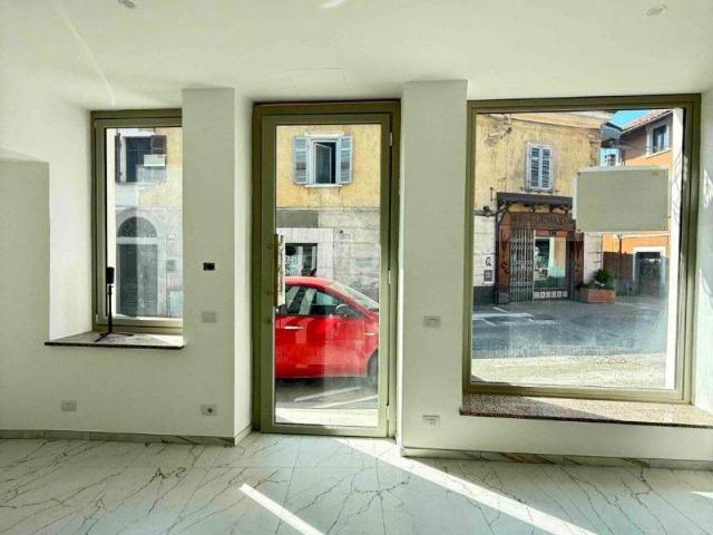 Locale Commerciale in affitto a Piemonte, Torino