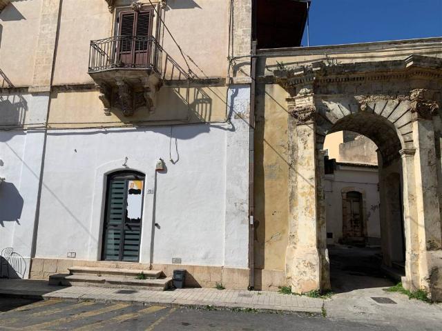 Locale Commerciale in affitto a Avola, Sicilia
