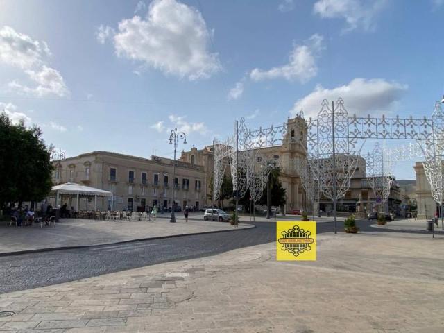 Locale Commerciale in affitto a Avola, Sicilia
