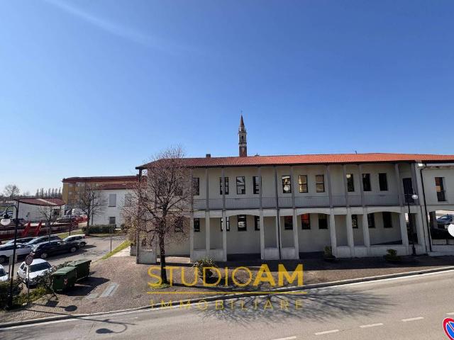 Locale Commerciale in affitto a Azzano Decimo, Friuli-Venezia Giulia