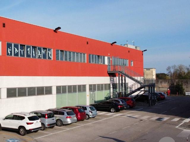 Locale Commerciale in affitto a Azzano Decimo, Friuli-Venezia Giulia
