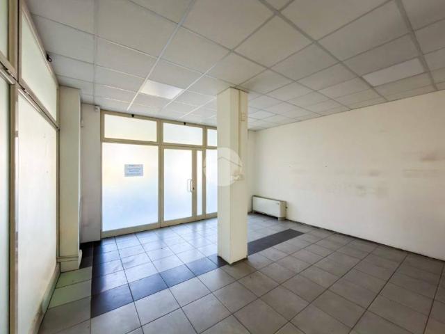 Locale Commerciale in affitto a Azzano Mella, Lombardia