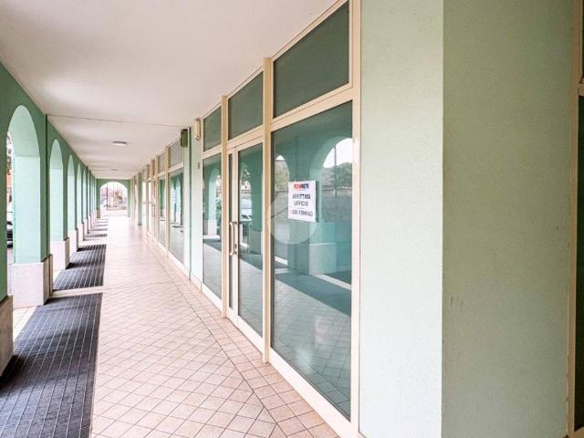 Locale Commerciale in affitto a Azzano Mella, Lombardia
