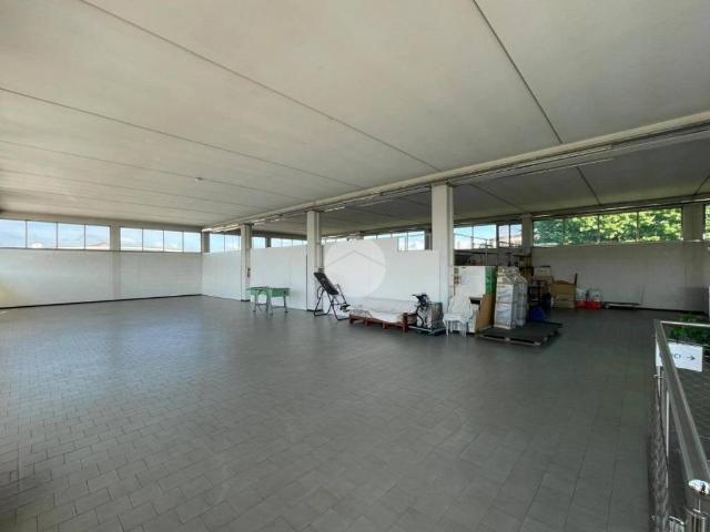 Locale Commerciale in affitto a Azzano San Paolo, Lombardia