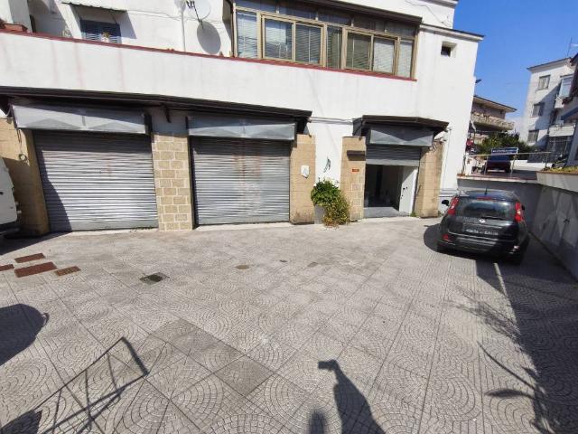 Locale Commerciale in affitto a Bacoli, Campania