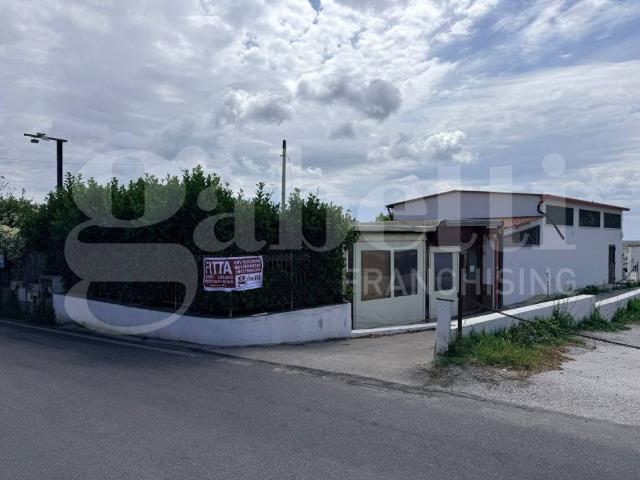 Locale Commerciale in affitto a Bacoli, Campania