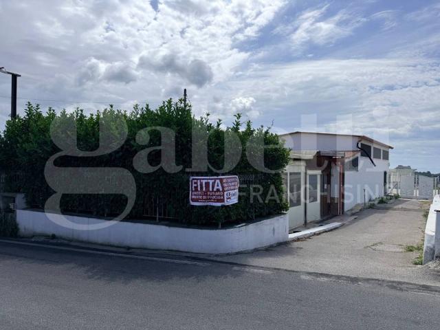 Locale Commerciale in affitto a Bacoli, Campania