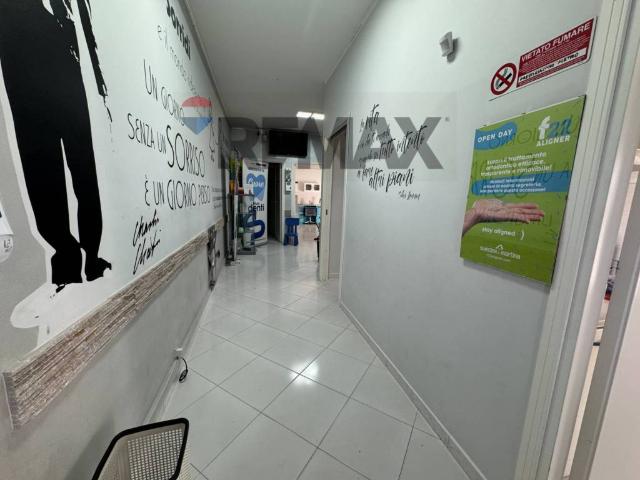 Locale Commerciale in vendita a Bagheria, Sicilia