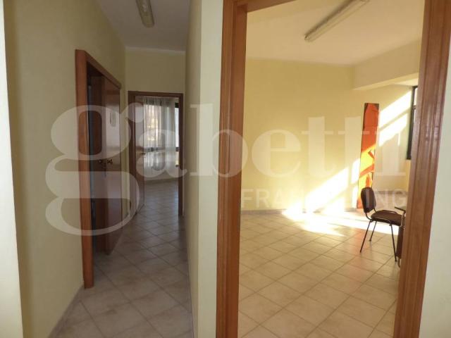 Locale Commerciale in affitto a Bagheria, Sicilia
