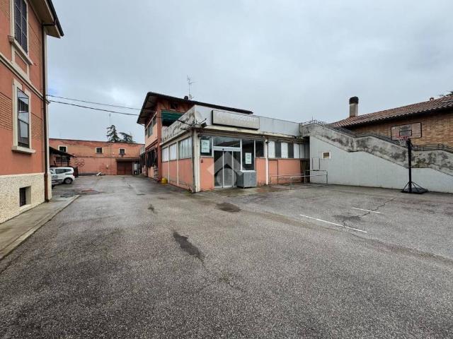 Locale Commerciale in affitto a Unione dei comuni della Bassa Romagna, Bagnacavallo