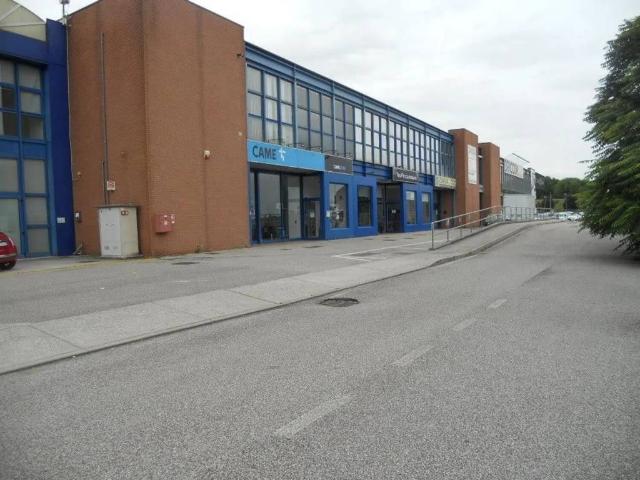 Locale Commerciale in affitto a Bagnaria Arsa, Friuli-Venezia Giulia