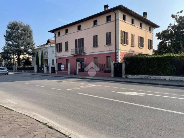 Locale Commerciale in affitto a Bagnolo Mella, Lombardia