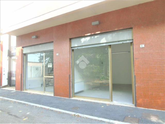 Locale Commerciale in affitto a Bagnolo Mella, Lombardia