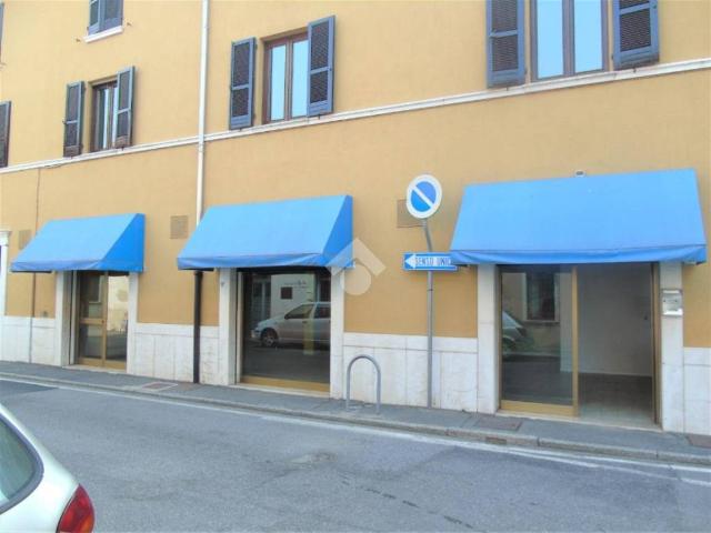 Locale Commerciale in affitto a Bagnolo Mella, Lombardia